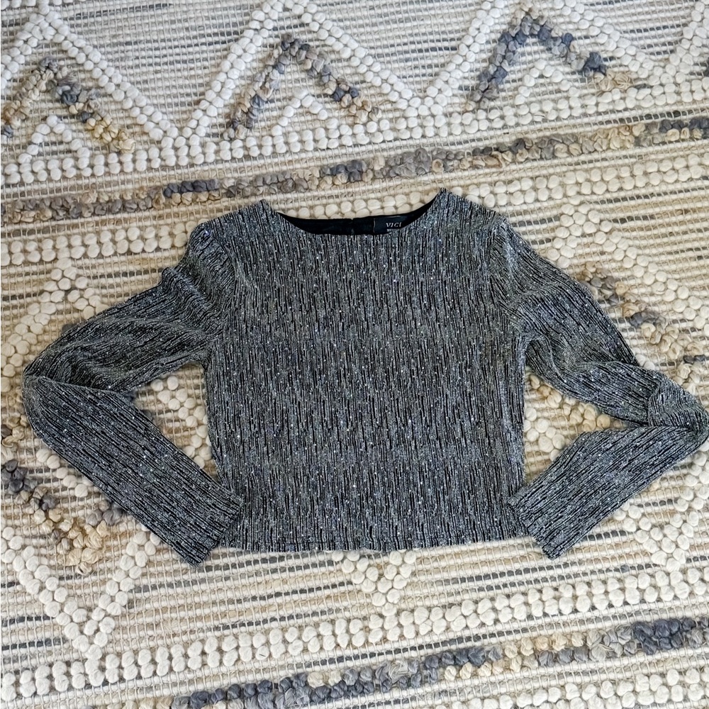 NWOT Vici Metallic Black & Silver Long Sleeve Crop Top